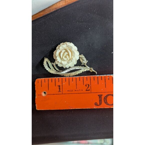 Gold Tone Lisner Floral Brooch With cream Rose Leaf Details Elegant Statement - Picture 6 of 6